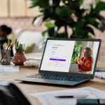 Interfaz de Evoluxion, la plataforma de aprendizaje corporativo de egroup, mostrando un entorno de capacitación digital con Inteligencia Artificial, rutas de aprendizaje personalizadas y acceso desde cualquier dispositivo.